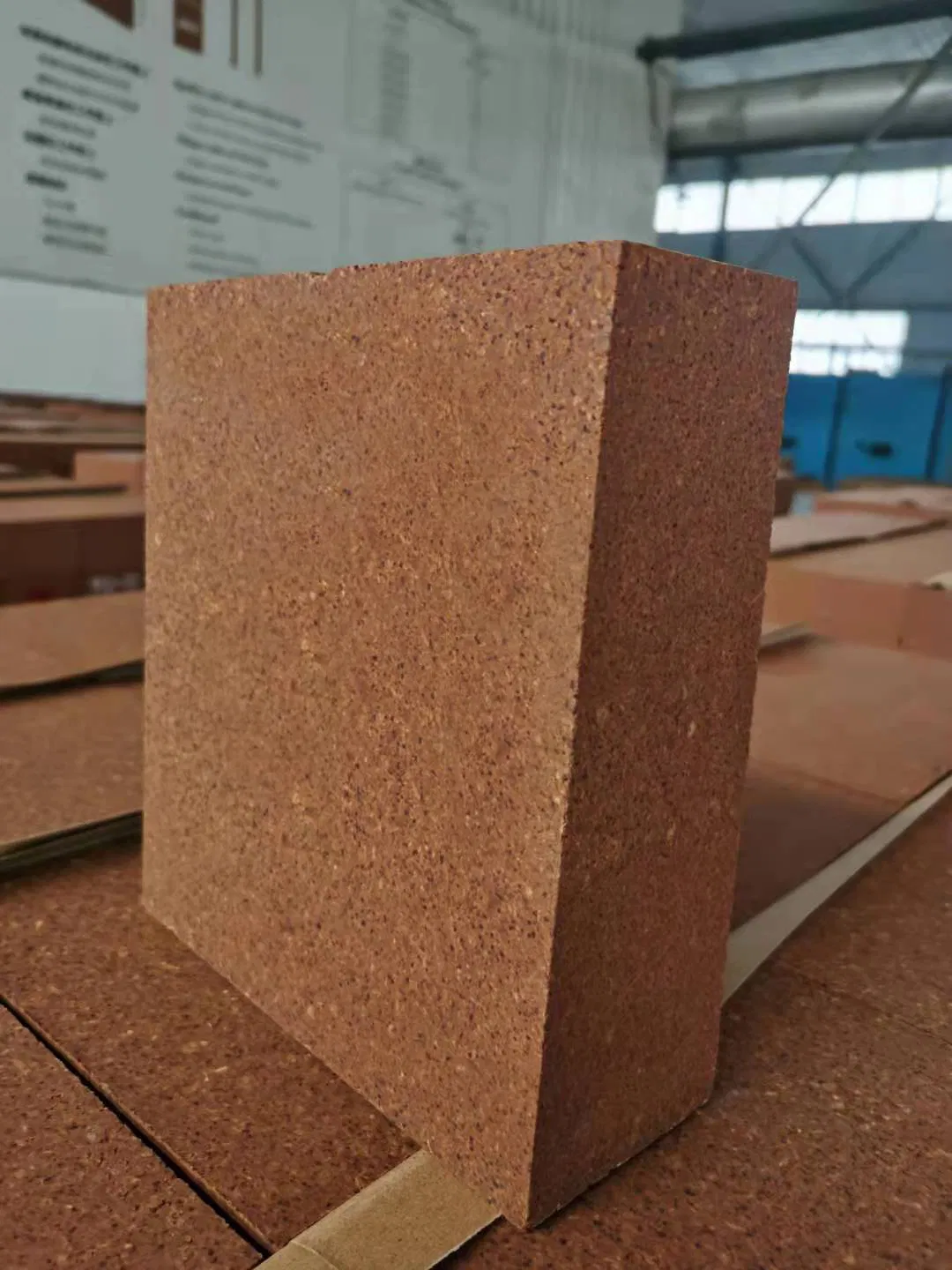 Mattone refrattario di magnesia ercinite spinello